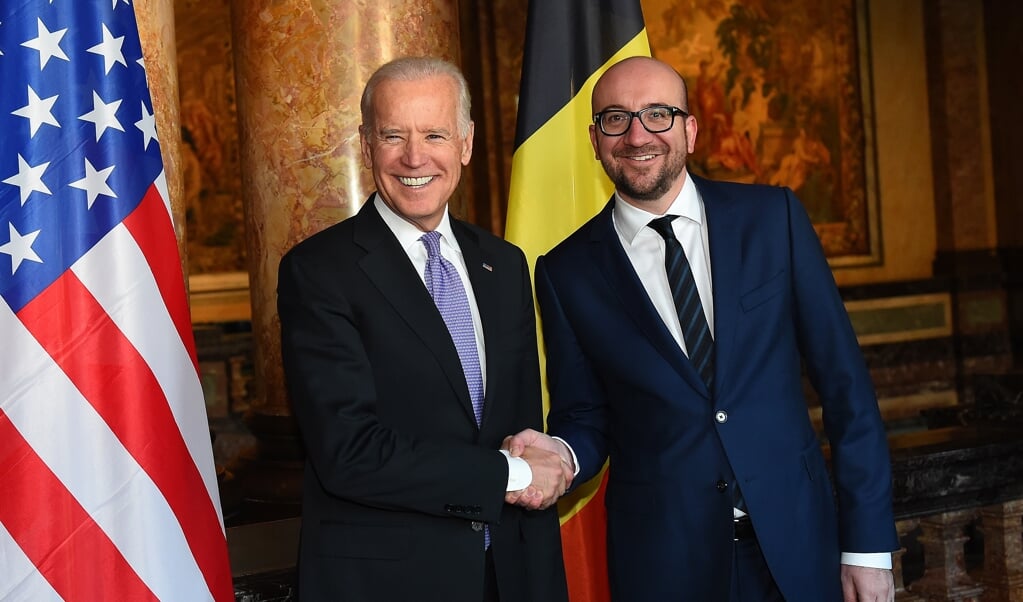 Voorzitter Charles Michel van de Europese Raad ontmoette Joe Biden al eens in 2015. Nu moeten zij de relaties tussen de EU en de VS aanhalen. (beeld afp / Emmanuel Dunand
)