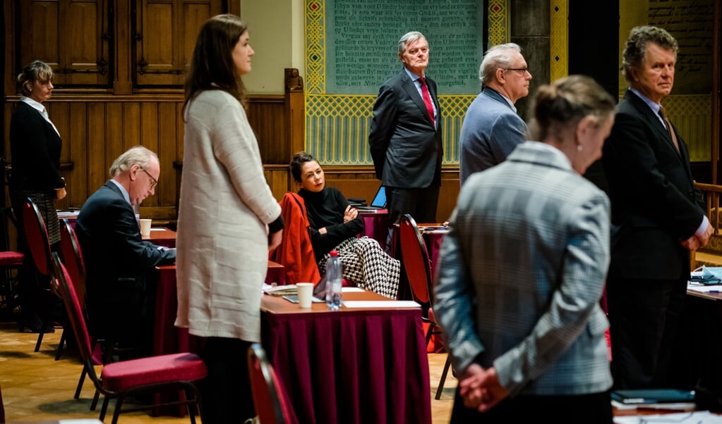 Martine Baaij (50Plus), Ruud Koole (PvdA), Annelien Bredenoord (D66), Mei Li Vos (PvdA), Martin van Rooijen (50Plus), Marjolein Faber (PVV) en Boris Dittrich (D66) in de Eerste Kamer tijdens de stemmingen over het correctief referendum. (beeld anp / Bart Maat)