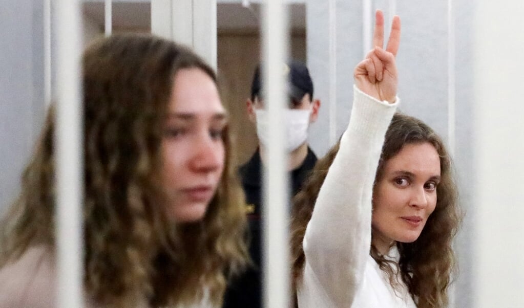 Deze week loopt het proces tegen twee journalisten van de in Polen opererende televisiezender BelSat; Katerina Bakhvalova (Andreeva) en Daria Chultsova zitten vast sinds november en kijken aan tegen drie jaar cel. (beeld Epa)