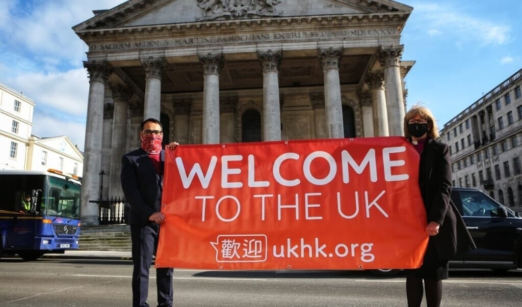 Krish Kandiah en de bisschop van Londen, Dame Sarah Mullally, bij de presentatie van UKHK.
(beeld ukhk)