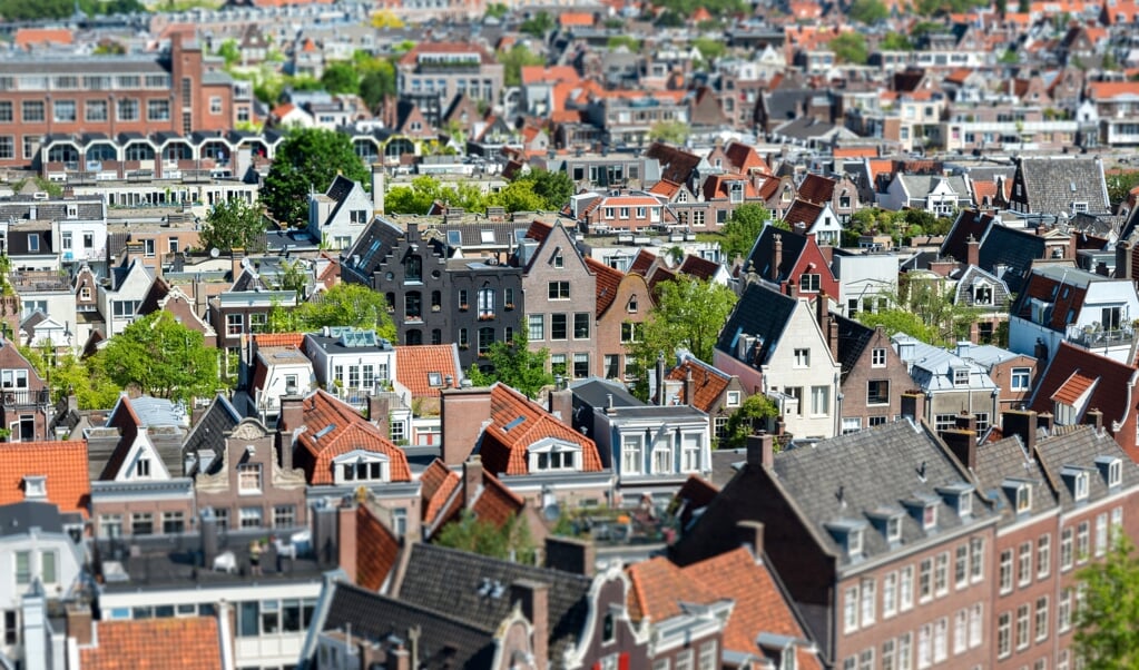 Tijdens de lockdown mét avondklok is de onopvallende buur voor velen slechts een droombeeld. Mensen zijn vaker thuis en dat leidt tot ergernissen. (beeld istock)