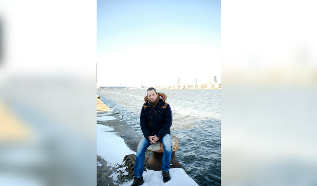 Marcel van Kanten op Java-eiland in Amsterdam. 'Ik noem mezelf nu wereldburger, die affiniteit heeft met veel verschillende culturen.' (beeld Dick Vos)