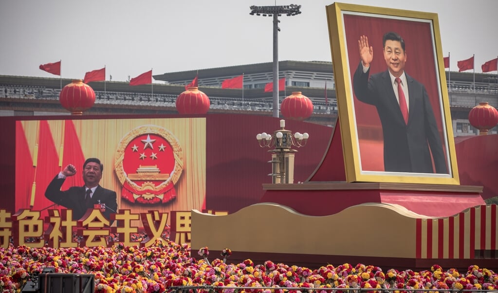 De langdurige en felle competitie tussen China en het democratische Westen draait sterk om de persoon en de strategie van president Xi Jinping, die een uitgekiende, autocratische langetermijnstrategie volgt maar ook steeds meer dictatoriale trekken vertoont. (beeld epa / Roman Pilipey)