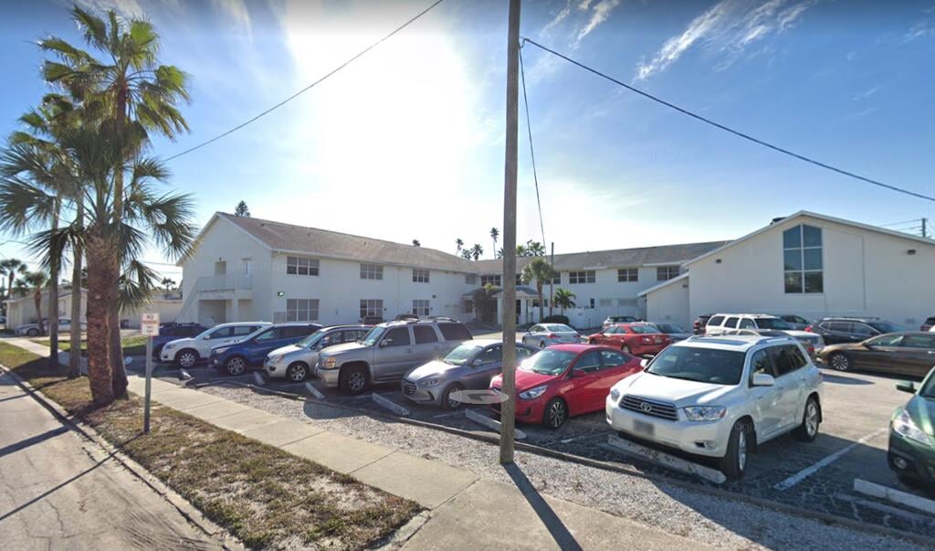 De parkeerplaats in het vervolg nog steeds worden gevuld door strandgangers, de zondag uitgezonderd. (beeld google maps)