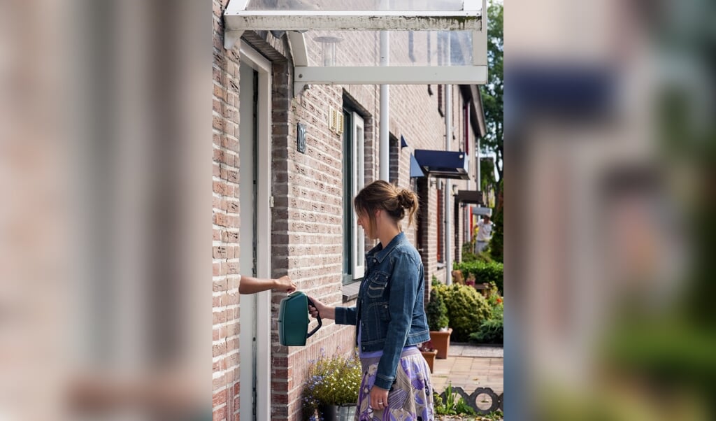 De huis-aan-huiscollecte is volgens goededoelen.nl de meest gewaardeerde manier om te doneren aan een goed doel, want: incidenteel, snel en anoniem. (beeld anp / Roos Koole)