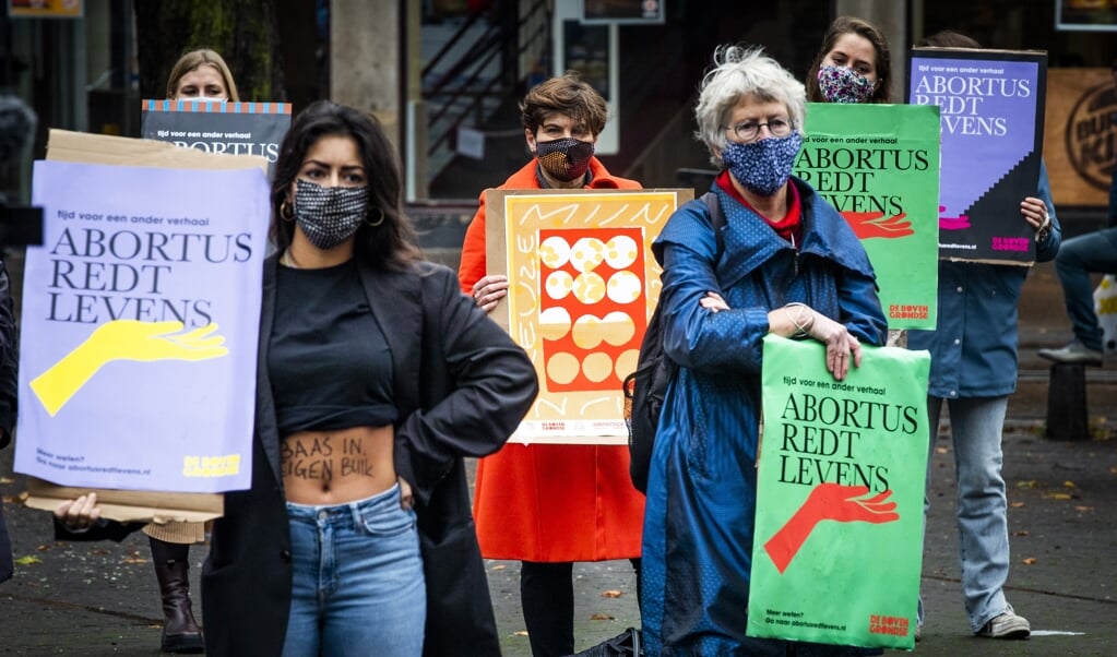 Protest van actiegroep De Bovengrondse voor het recht op abortus in Den Haag in november vorig jaar. (beeld anp / Remko de Waal)