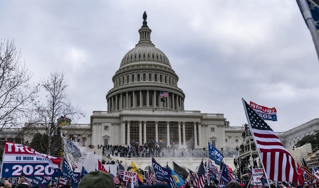 De ondertekenaars geven de schuld aan kerkleiders die jarenlang de witte suprematie hebben geaccepteerd. Het resultaat was dat de ideologie van het christelijk nationalisme kon uitmonden in de aanslag van 6 januari. (beeld afp / Alex Edelman)