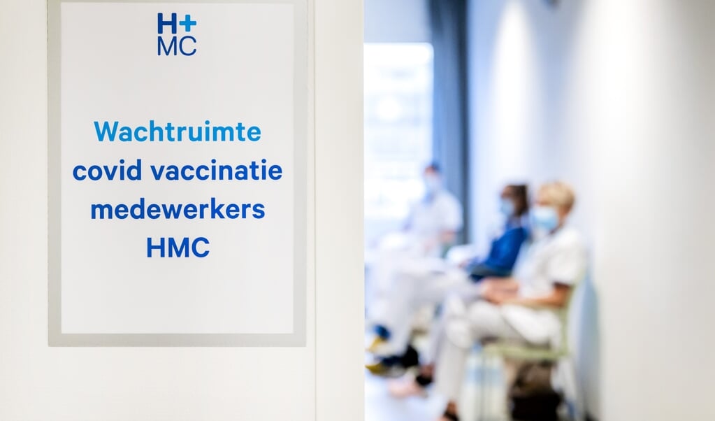 Een zorgorganisatie moet niet alleen letten op een veilige werkomgeving voor medewerkers, maar is ook verantwoordelijk voor patiënten en andere betrokkenen. . (beeld anp / Remko de Waal)