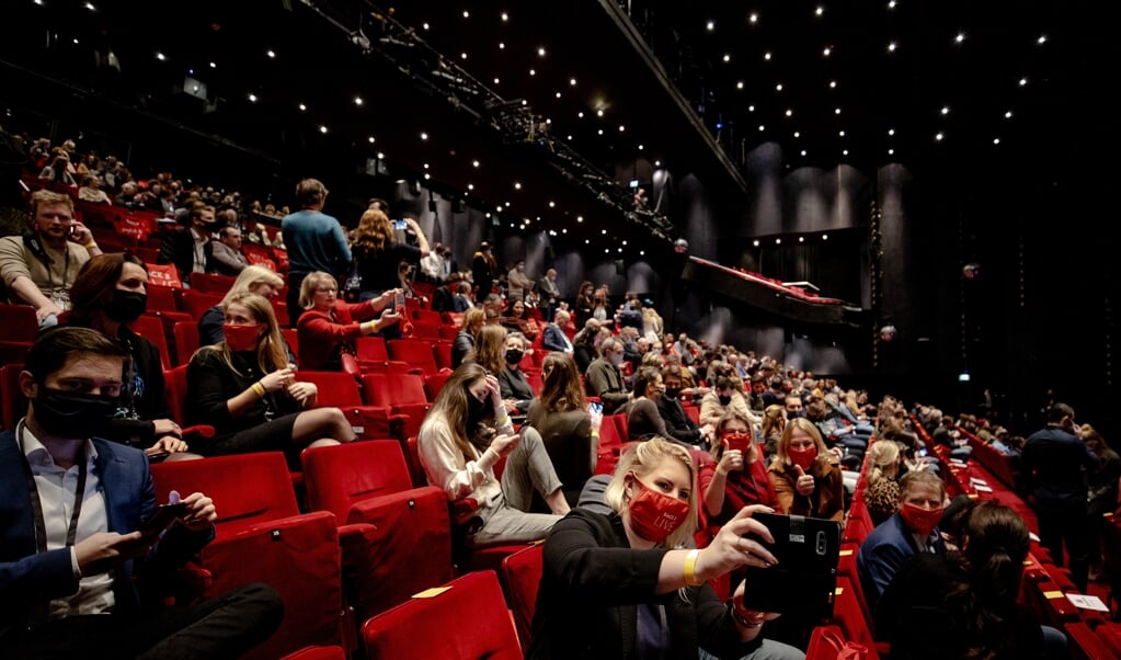 Het eerste proefevenement in Utrecht op maandag biedt perspectief voor de evenementensector, al blijft het onduidelijk wanneer grote evenementen weer kunnen doorgaan. (beeld anp / Robin van Lonkhuijsen)