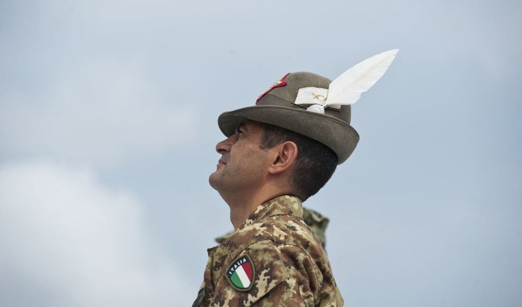 Generaal Francesco Paolo Figliuolo tijdens een militaire ceremonie in 2014. (beeld afp / Armend Nimani)