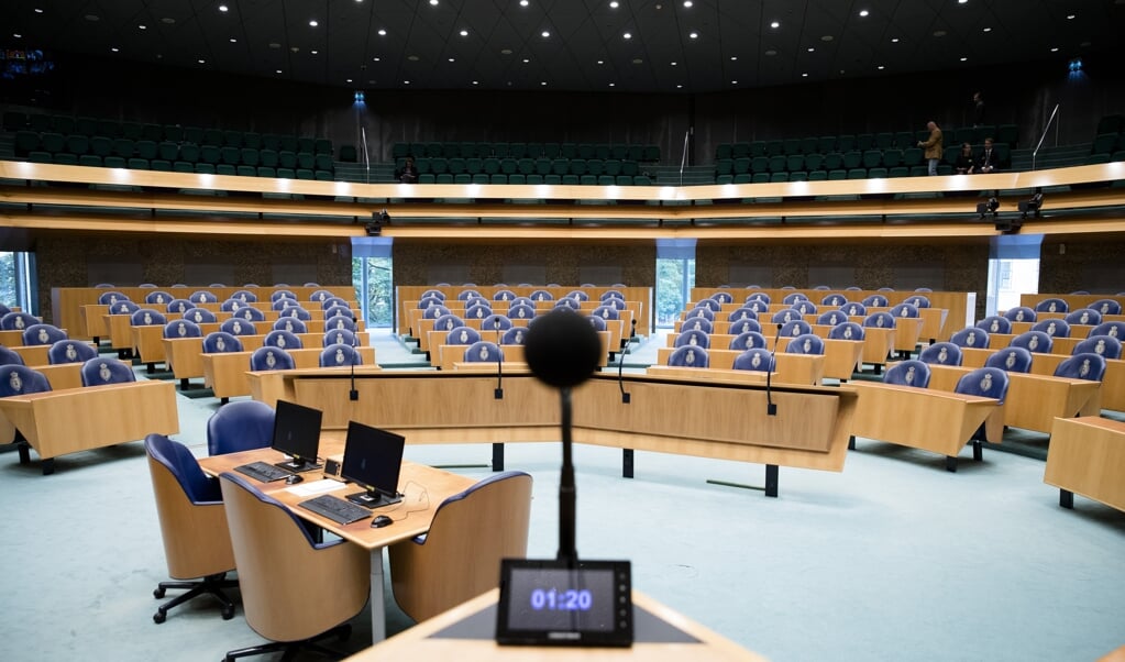 Het liefst zit iedereen in het midden en vooraan. Dan ben je als Kamerlid altijd goed in beeld en zit je dicht bij de interruptiemicrofoon. (beeld anp / Bart Maat)
