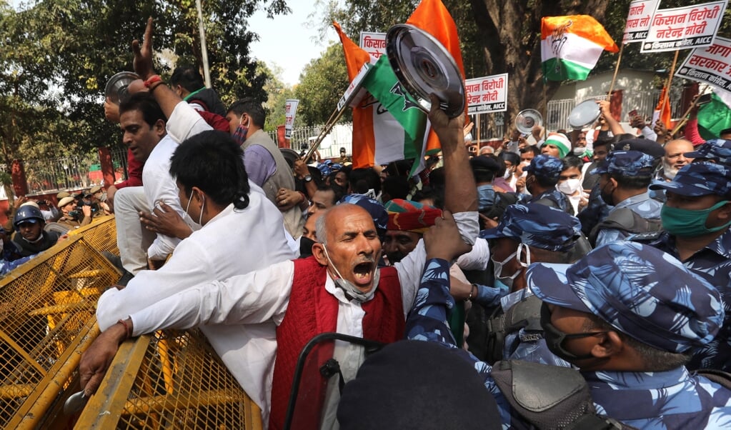 Protesten tegen landbouwhervormingen in New Delhi. Mag je daar iets van vinden als je niet meer in India woont? (beeld epa / Rajat Gupta)