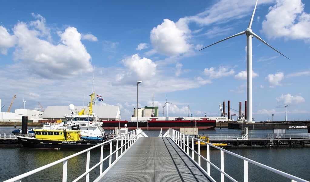 De Eemshaven in Groningen. De provincie is niet gecharmeerd van het idee van een kerncentrale. (beeld anp / Anjo de Haan)