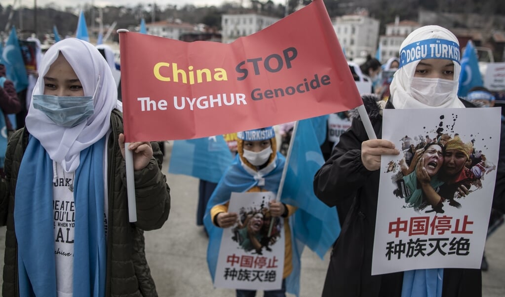 In Turkije werd maandag 8 maart, Internationale Vrouwendag, geprotesteerd tegen de onderdrukking van Oeigoeren in Xinjiang. (beeld epa / Erdem Sahin)