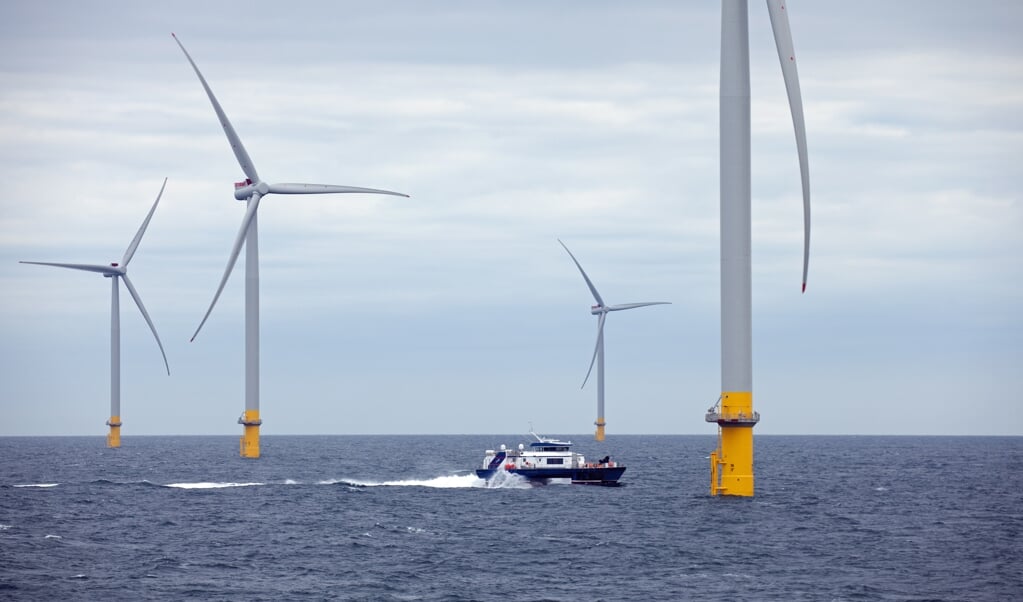 's Werelds grootste windmolenpark op zee, Hornsea, ligt voor de kust van het Britse Yorkshire. Vissen met sleepnetten is er verboden. (beeld epa)