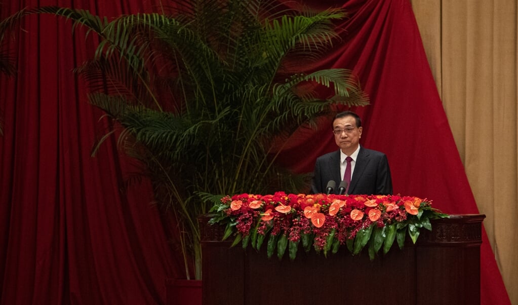 2020-09-30 17:44:22 epa08708079 Chinese Premier Li Keqiang delivers a speech during the National Day reception in a banquet hall at the Great Hall of the People (GHOP) in Beijing, China, 30 September 2020. China celebrates its National Day on 01 October, marking its 71st founding anniversary. EPA/ROMAN PILIPEY (beeld Epa/roman Pilipey)