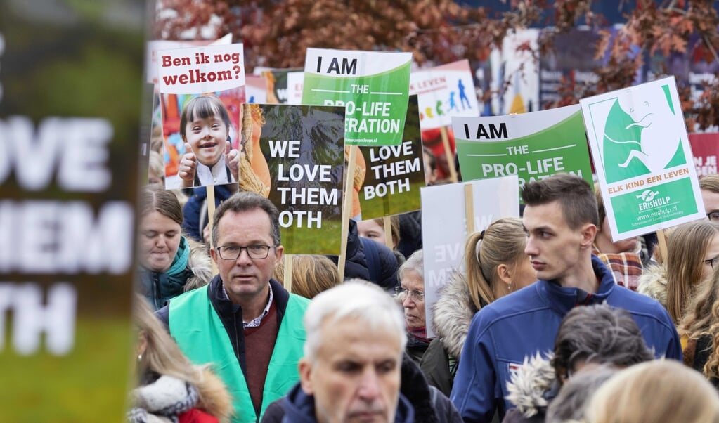 Deelnemers aan de Mars voor het Leven in 2019, een initiatief van Schreeuw om Leven. (beeld Epa/jaco Klamer)