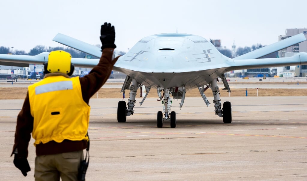 De VS zetten dit jaar een squadron op van onbemande MQ-25 Stingray multirole vliegtuigen. (beeld us navy / Eric Shindelbower)