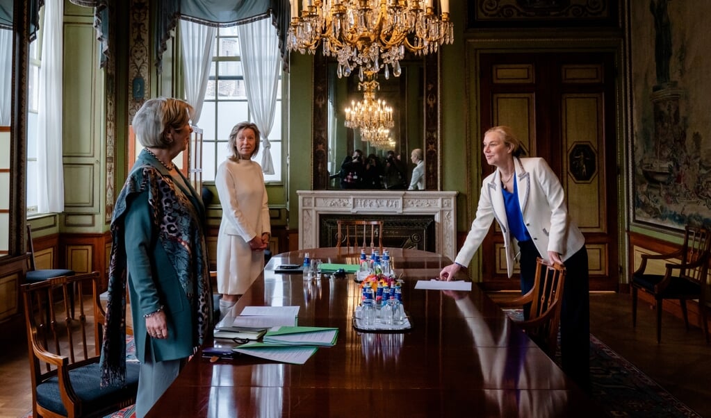 D66-leider Sigrid Kaag ging dinsdag langs bij de verkenners Jorritsma (links) en Ollongren (rechts). (beeld anp / Bart Maat)