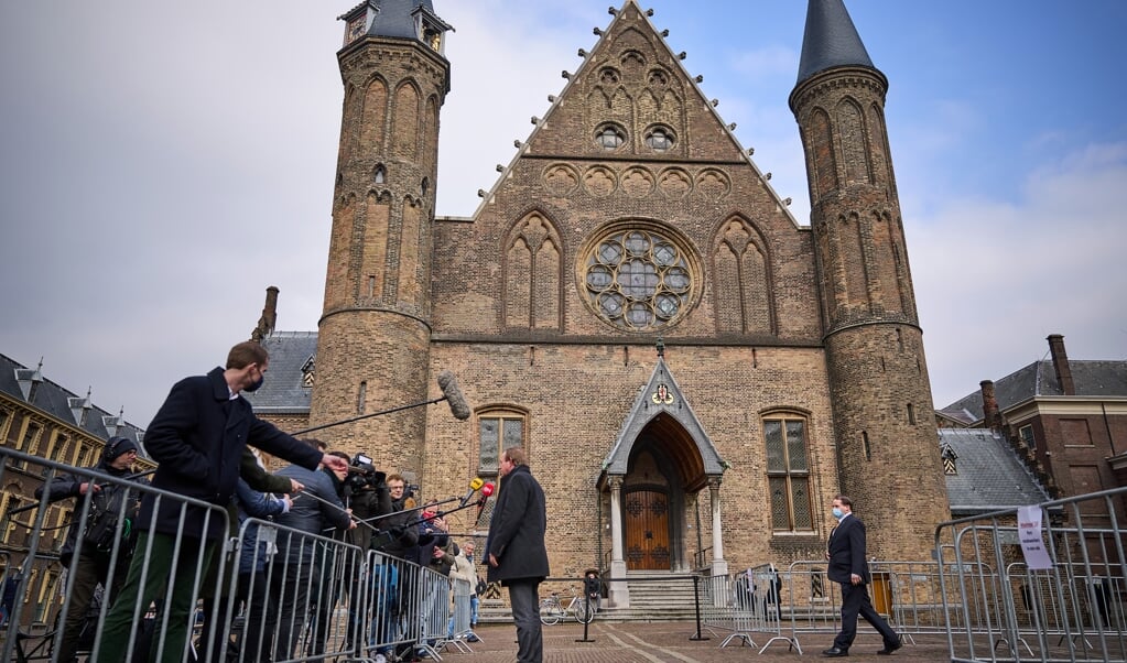 Ons democratisch proces lijkt slechts te leiden tot een volgend conflict, tot een volgend moment waarbij tegenstanders niet meer in discussie gaan maar bereid zijn te strijden voor hun eigen enige ware waarheid. (beeld anp / Phil Nijhuis)