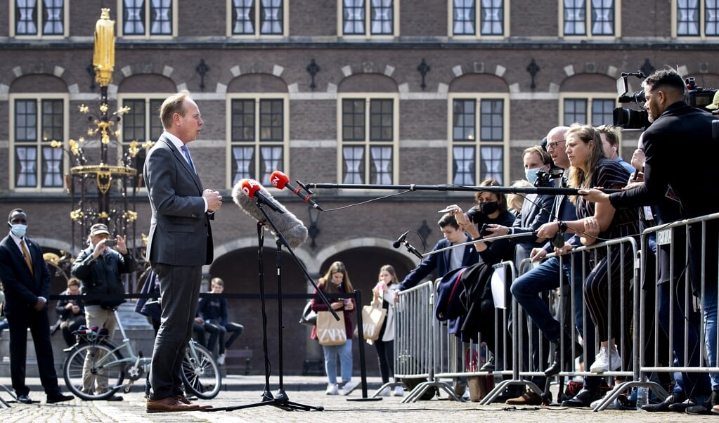 Kees van der Staaij, fractievoorzitter van de SGP, na afloop van een tweede gesprek met informateur Herman Tjeenk Willink. (beeld anp / Koen van Weel)