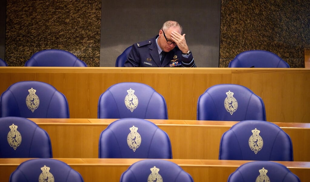 CDS Onno Eichelsheim tijdens een debat in de Tweede Kamer over de inzet van tachtig extra militairen in Afghanistan. De militairen zijn nodig voor de beveiliging van de NAVO-missie daar, omdat de verwachting is dat de veiligheidssituatie zal verslechteren. (beeld anp / Phil Nijhuis)
