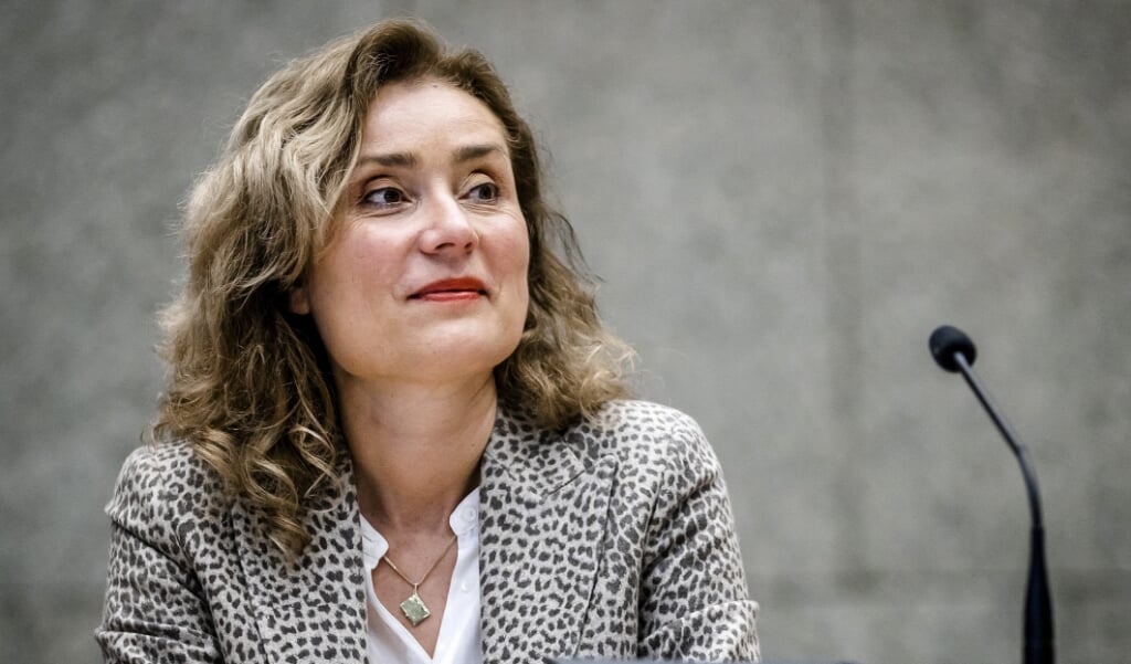 Vera Bergkamp (D66) tijdens een debat waarin wordt gestemd over de nieuwe voorzitter van de Tweede Kamer. (beeld anp / Remko de Waal)