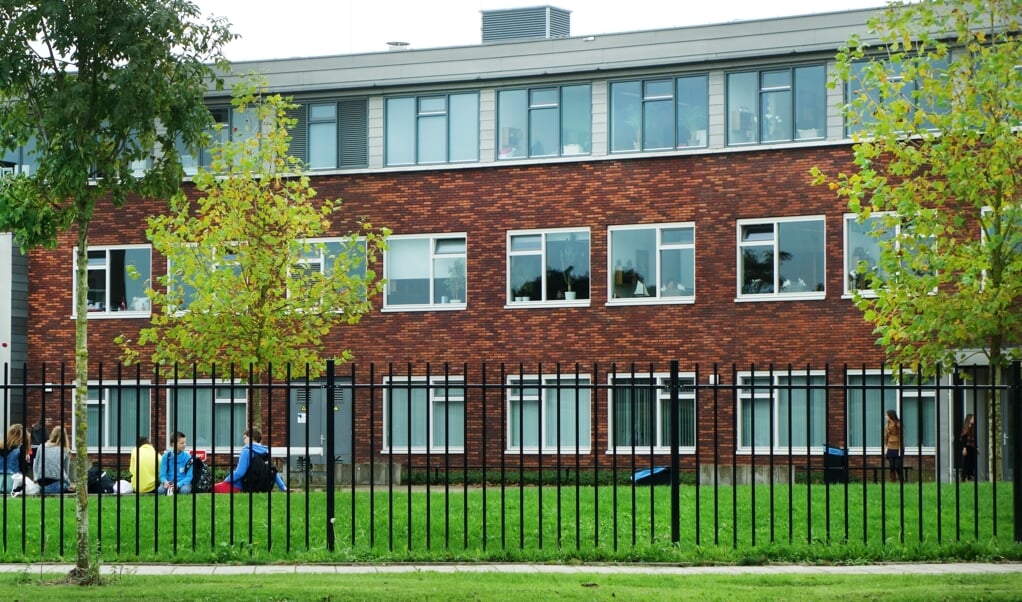 De meerwaarde van bijzonder onderwijs is dat er niet alleen wordt geleerd ‘over’ levensbeschouwelijke tradities, maar dat leerlingen er ook op persoonlijk niveau mee aan de slag gaan. het reformatorische Van Lodenstein College. (beeld anp / Piroschka van de Wouw)