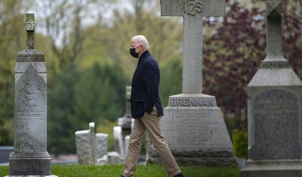 De Amerikaanse president Joe Biden op 24 april 2021 na een bezoek aan de katholieke mis in Wilmington, Delaware. (beeld afp/ jim Watson)