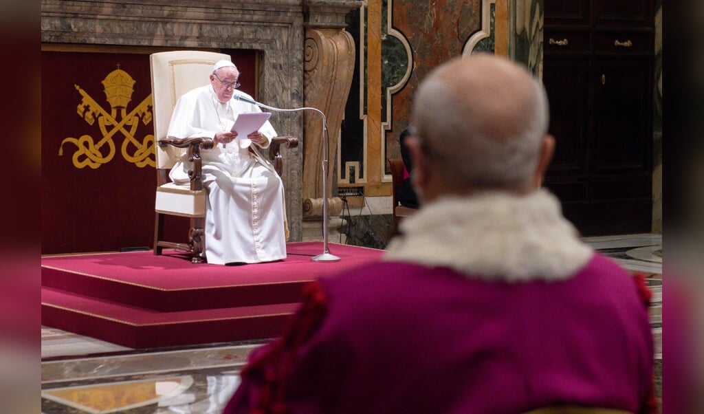 Paus Franciscus ontving op 29 januari 2021 de rechters van de hoogste Vaticaanse rechtbank, de Rota, ter gelegenheid van de opening van het juridische jaar. (beeld Epa / Vatican Media)