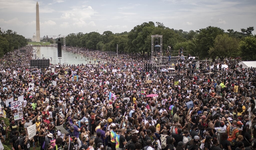 ‘Woke’ is een nieuw modewoord; het duidt op sociale alertheid, vooral ten aanzien van sociale en raciale gerechtigheid. een anti-racismeprotest in 2020 bij het Lincoln Memorial in Washington DC na het neerschieten van de Afro-Amerikaan Jacob Blake. (beeld Eric Baradat / afp)