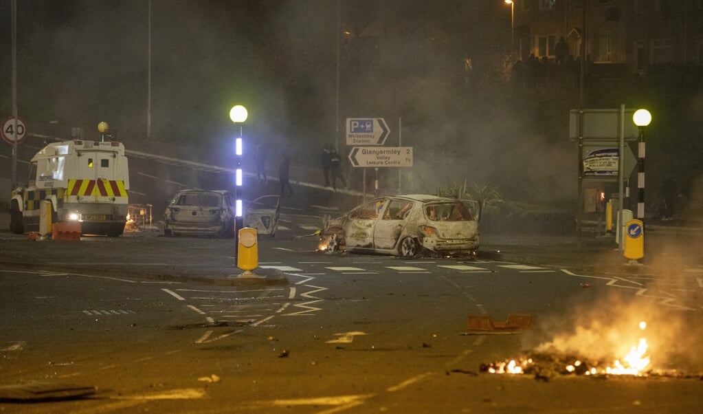 Schade na rellen Newtownabbey, ten noorden van Belfast, in Noord-Ierland op 3 april. (beeld afp / Paul Faith)