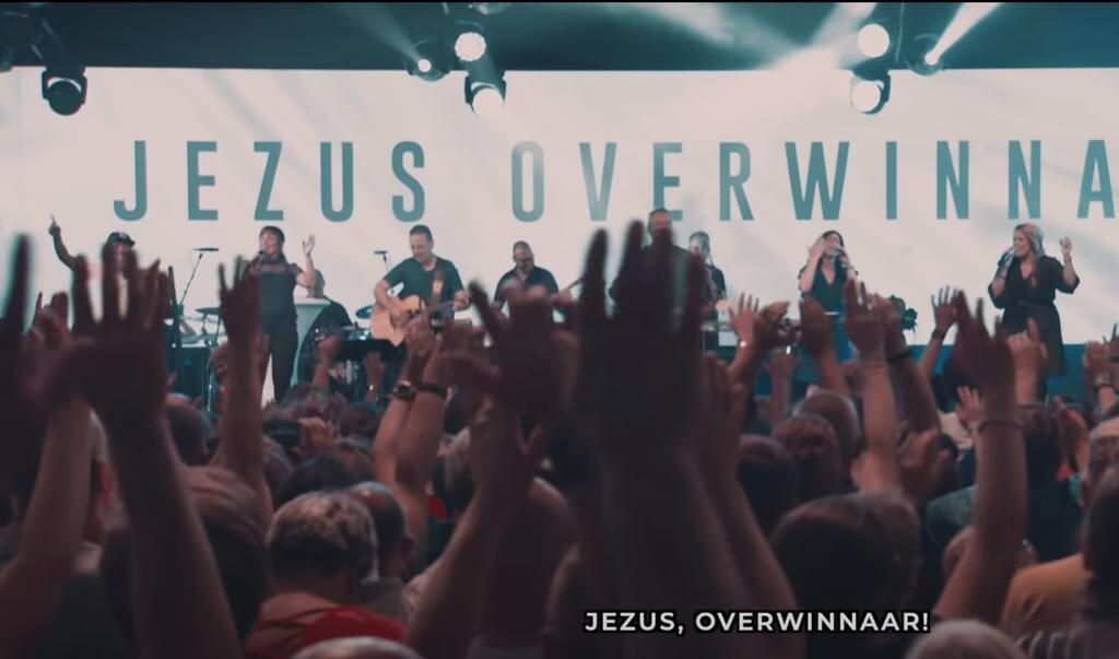 De video van Jezus Overwinnaar, het lied dat tijdens de eerste lockdown ineens een hit werd. (beeld Nd)