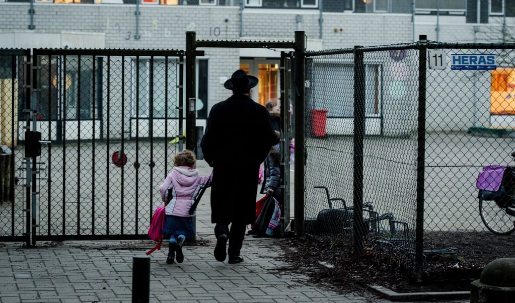 De orthodox-joodse school in Amsterdam negeerde de blauwe plekken waarmee Dina-Perla Portnaar op school verscheen. (beeld anp / Robin van Lonkhuijsen)