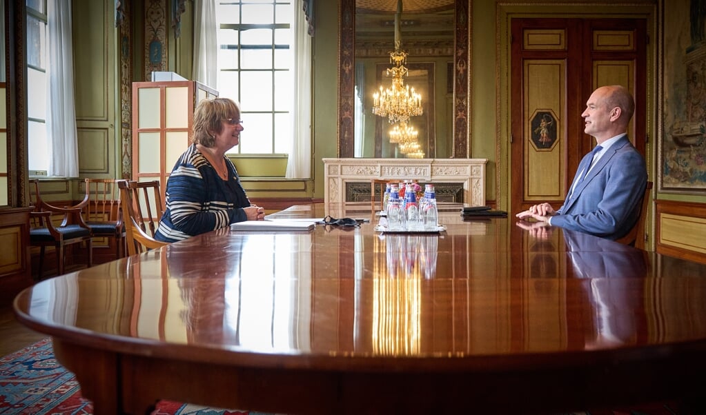 Informateur Mariëtte Hamer ontvangt fractievoorzitter Gert-Jan Segers (ChristenUnie). (beeld anp / Phil Nijhuis)