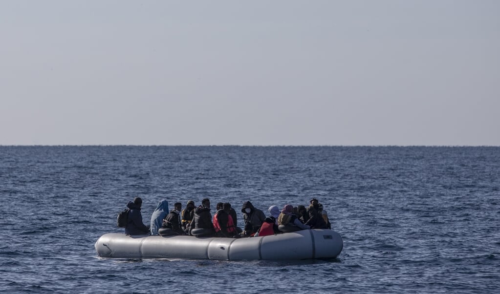 The Guardian komt met het onderzoek, dat ook de beschuldigende vinger uitsteekt naar het Europese agentschap voor grensbewaking Frontex. (beeld epa / Erdem Sahin)