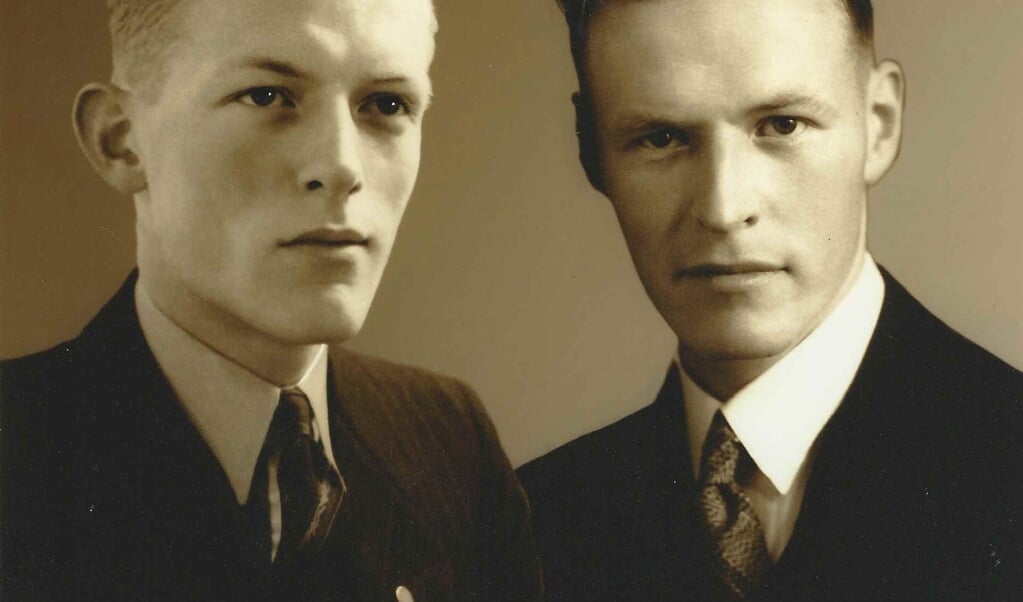 De broers Eef (links) en Chris Boven vervulden vanaf 1942 een leidende rol in het verzet. Eef kwam om in concentratiekamp Neugamme, Chris overleed een paar maanden voor de geboorte van zijn zoon Chris. (beeld Chris Boven)