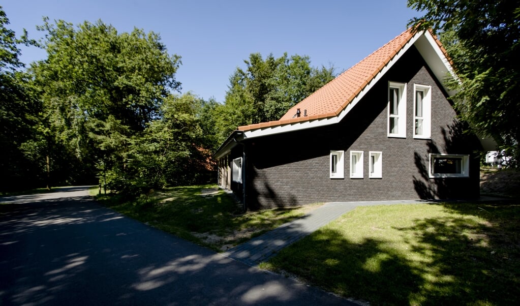 Parken met tweede woningen - zoals deze op de Veluwe - worden uit de grond gestampt, terwijl de nood om éérste woningen hoog is. (beeld anp / Robin van Lonkhuijsen)