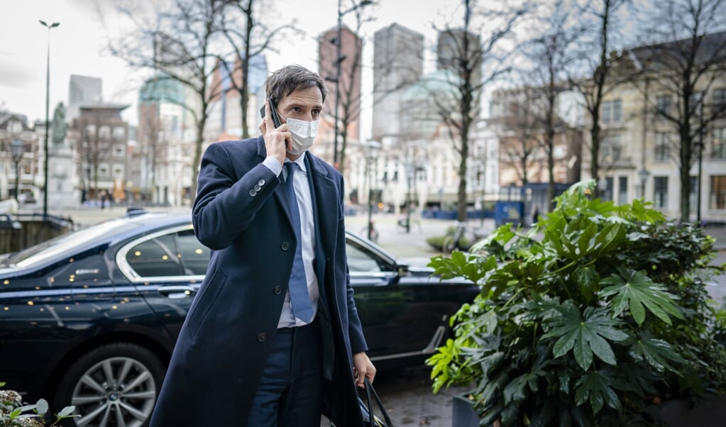 Demissionair minister Wopke Hoekstra van Financiën voorafgaand aan een Tweede Kamerdebat over het coronasteunpakket. (beeld anp / Bart Maat)