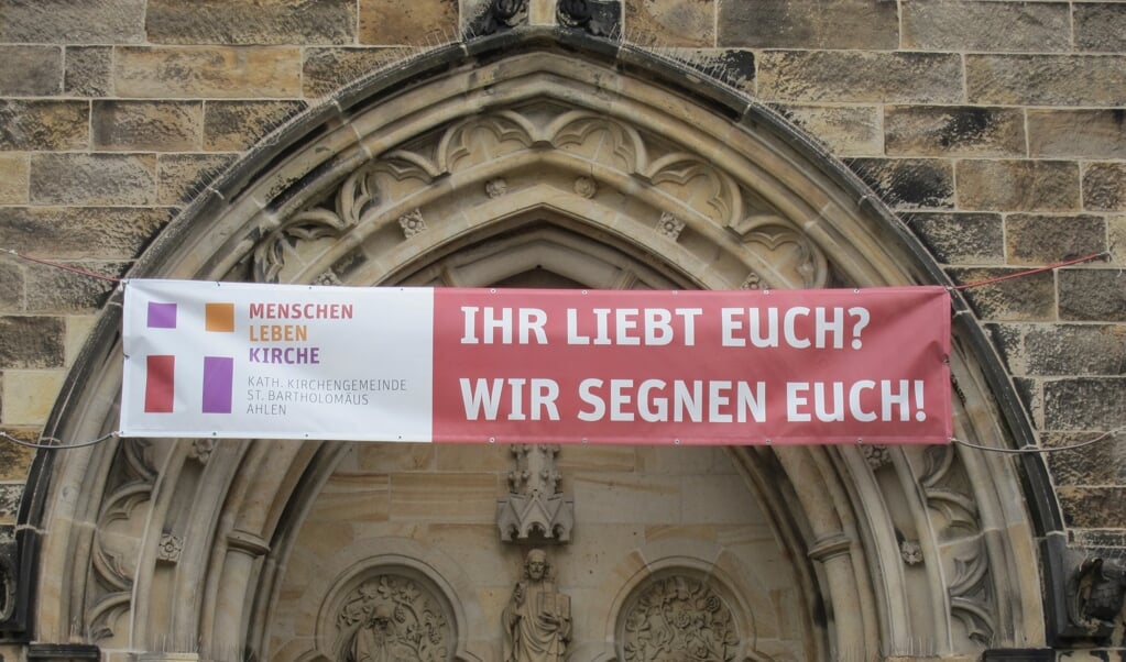 Boodschap van de aan de Liebe Gewinnt-actie deelnemende St.-Marien-Kirche in Ahlen. (beeld St. Bartholomäusparochie Ahlen)