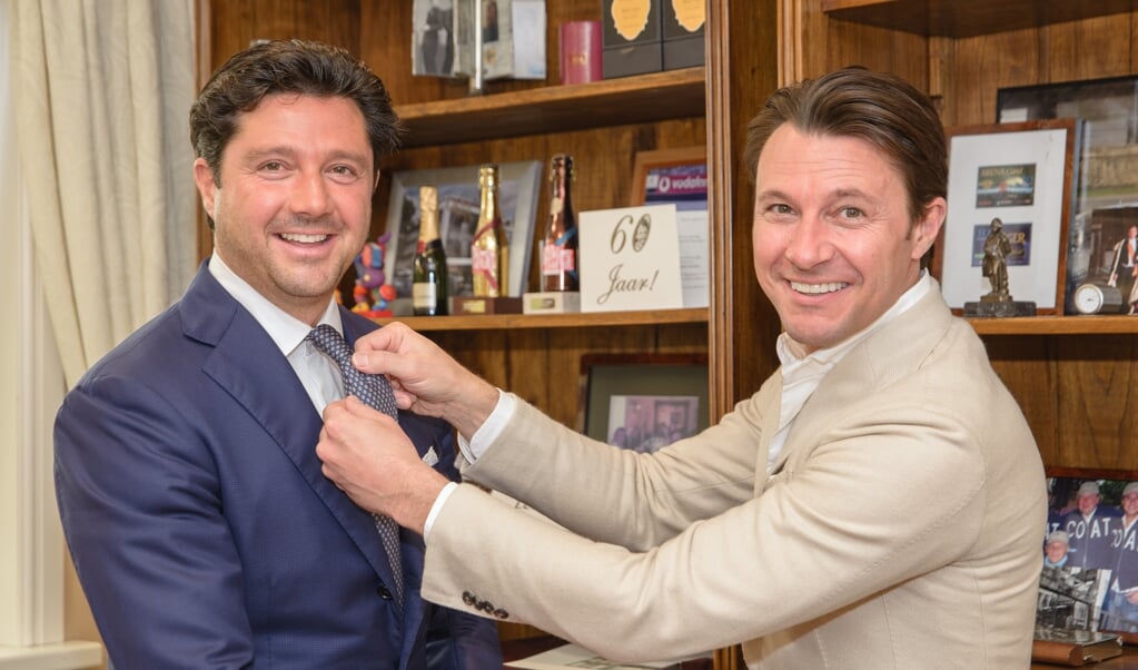 Sander (l.) en Martijn Lusink runnen samen het bedrijf Oger, een keten van luxe herenmodezaken. (beeld Hans-Lukas Zuurman)