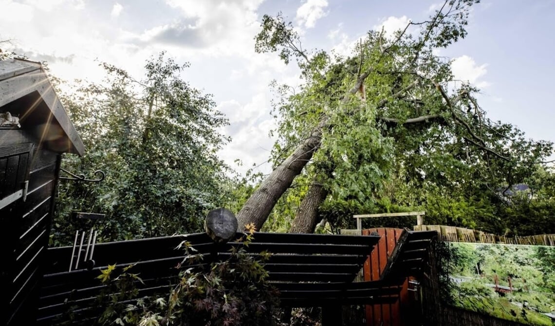 Acht gewonden door noodweer in Leersum en 7 gaslekken ...