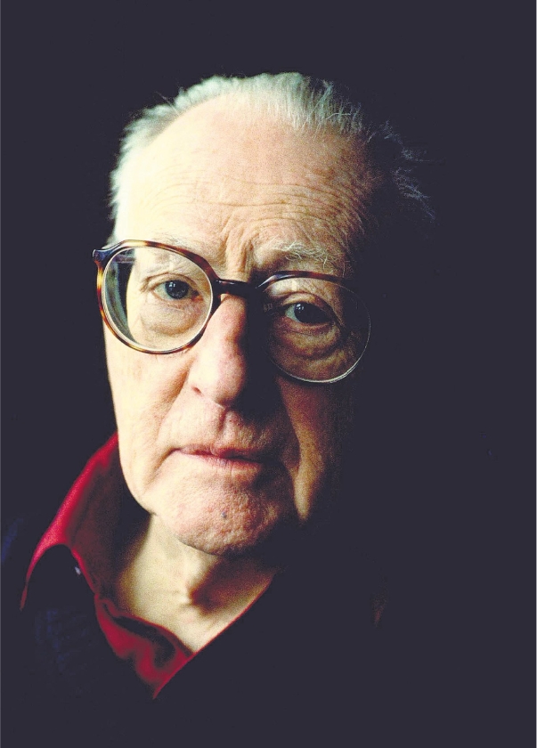 Theun de Vries murmelt hoorbaar mee