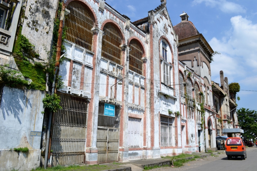 Een door Nederlanders gebouwd pand in Semarang dat dringend aan restauratie toe is. (nd / chrisco 1492)