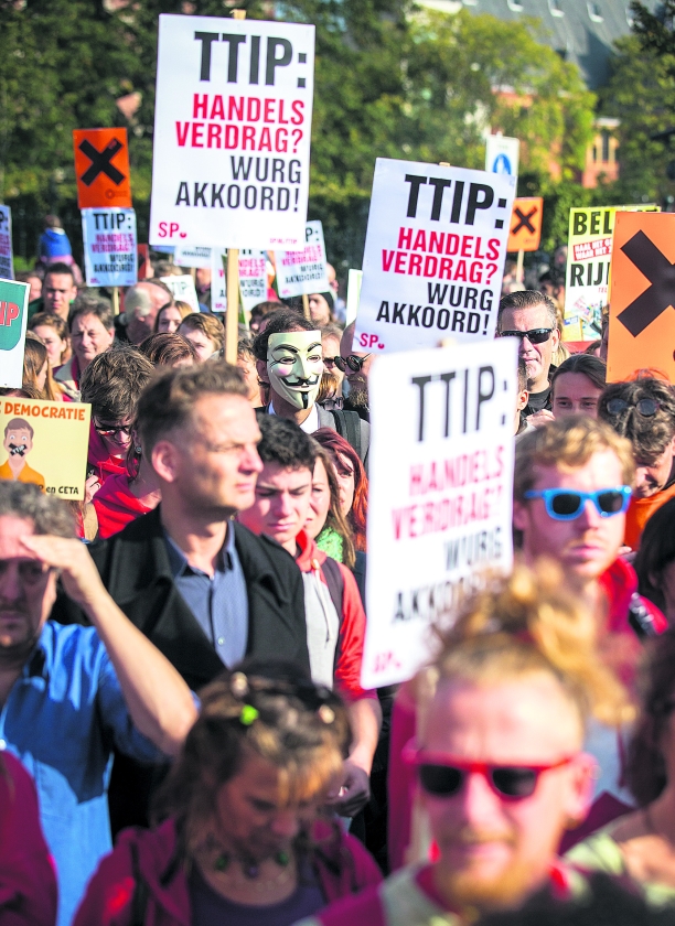 Duizenden betogers bij protest tegen handelsverdrag TIPP (anp / Jeremy Lampers)