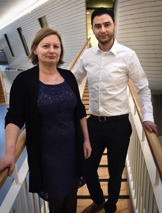 Jolanda Hogewind, directeur: ‘Wat ik mis, is dat mensen zelf de regie nemen.’ Mohamed el Jaouhari, teammanager: ‘Een groot deel van de werkdruk organiseren de docenten zelf.’ (Marcel van den Bergh)