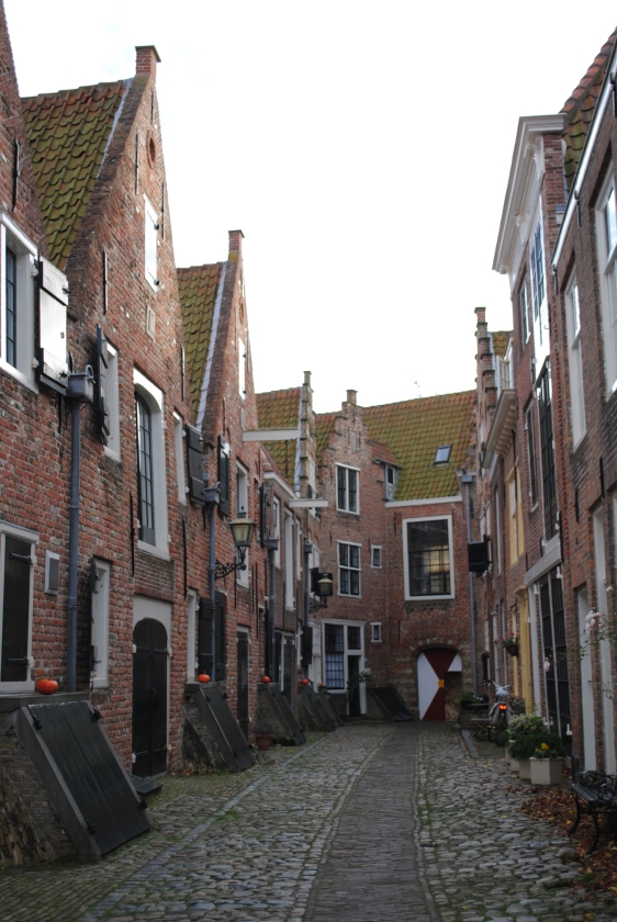 De wandeling: Middelburg, nederig het verleden in. (nd)