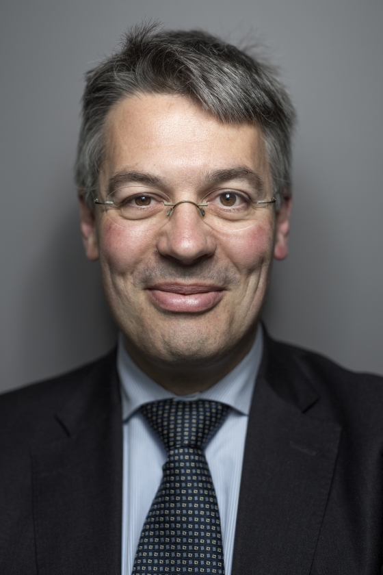 Edgar du Perron: ‘De consument mag vertrouwen op de deskundigheid van de financiële sector. Die mag je niet het vel over de oren trekken.’ (Mike Roelofs)