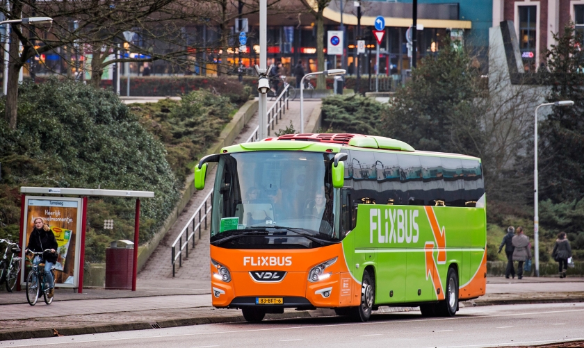 Een Flixbus voor station Nijmegen. De Tunesische terrorist Anis Amri is mogelijk, na de bloedige aanslag in Berlijn, via Nijmegen naar Amsterdam vertrokken. (anp / Piroschka van de Wouw)