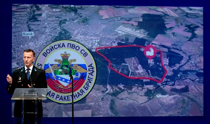 Wilbert Paulissen van het Joint Investigation Team (JIT) licht de nieuwste bevindingen toe in het strafrechtelijk onderzoek rond het neerhalen van vlucht MH17. (anp / Robin van Lonkhuijsen)